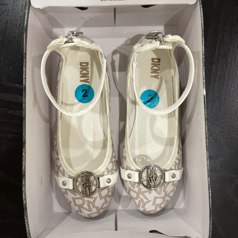 DKNY Girl’s Kids Dress Shoes Size 2 NWT